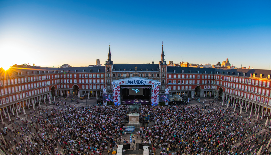 Concierto multitudinario en la Plaza Mayor de Madrid.