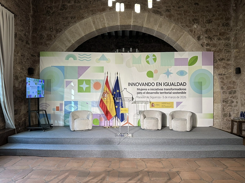 Escenario 700x200 a 40cm altura | Paradores